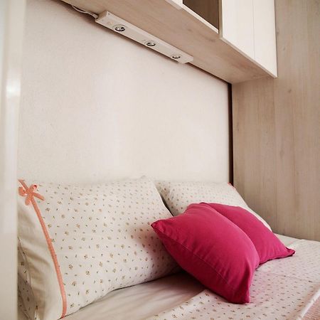 Apartments Ivi - 100 M From Pebble Beach Drasnice Bagian luar foto