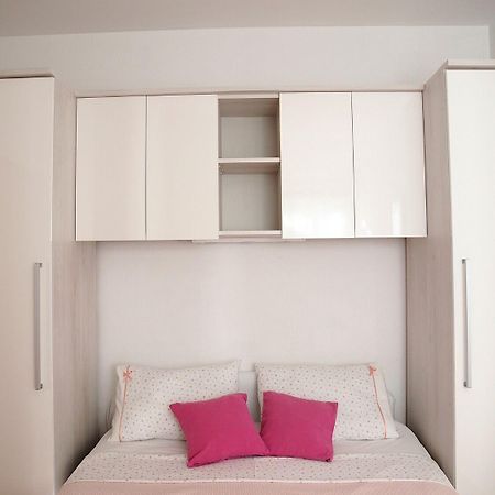 Apartments Ivi - 100 M From Pebble Beach Drasnice Bagian luar foto