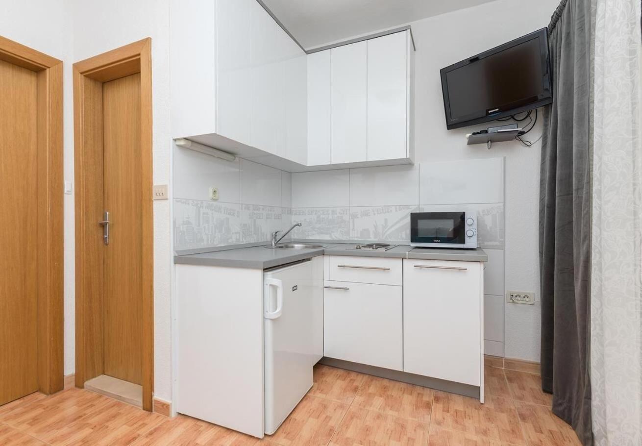 Apartments Ivi - 100 M From Pebble Beach Drasnice Bagian luar foto