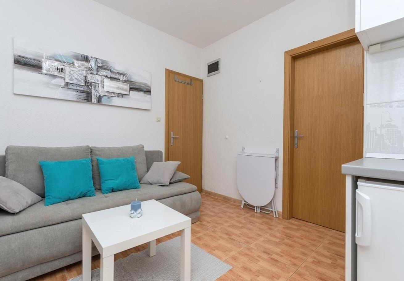 Apartments Ivi - 100 M From Pebble Beach Drasnice Bagian luar foto