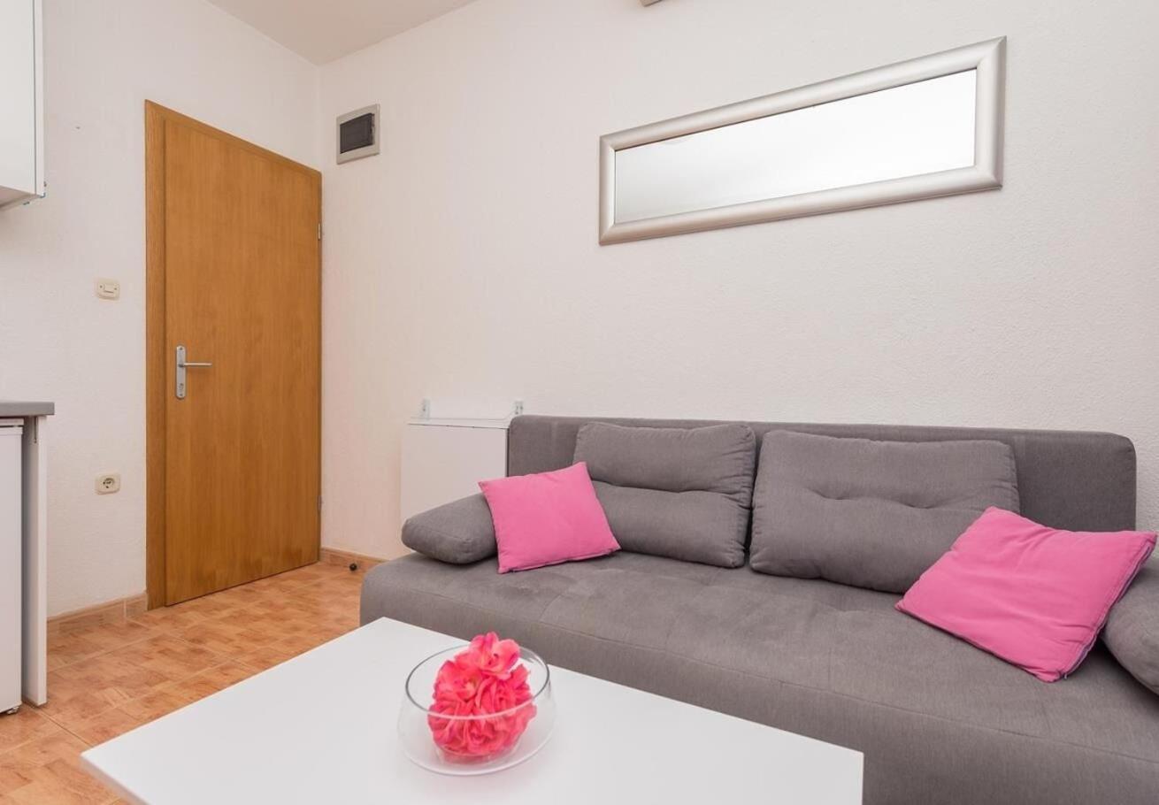 Apartments Ivi - 100 M From Pebble Beach Drasnice Bagian luar foto