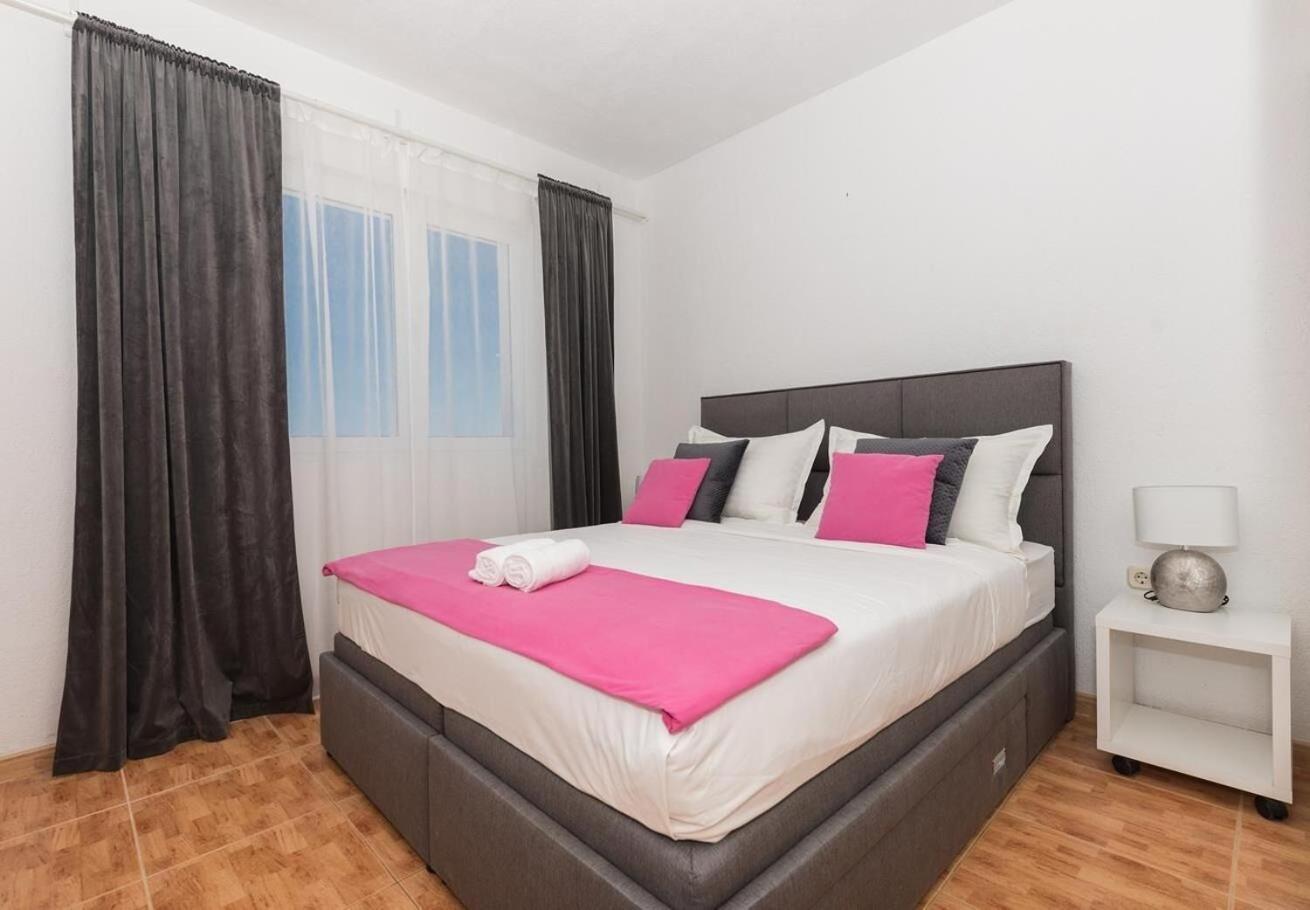 Apartments Ivi - 100 M From Pebble Beach Drasnice Bagian luar foto