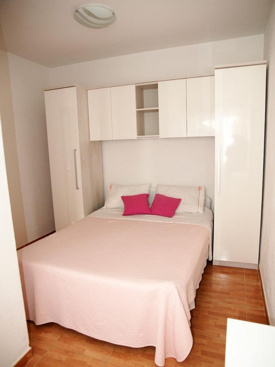 Apartments Ivi - 100 M From Pebble Beach Drasnice Bagian luar foto