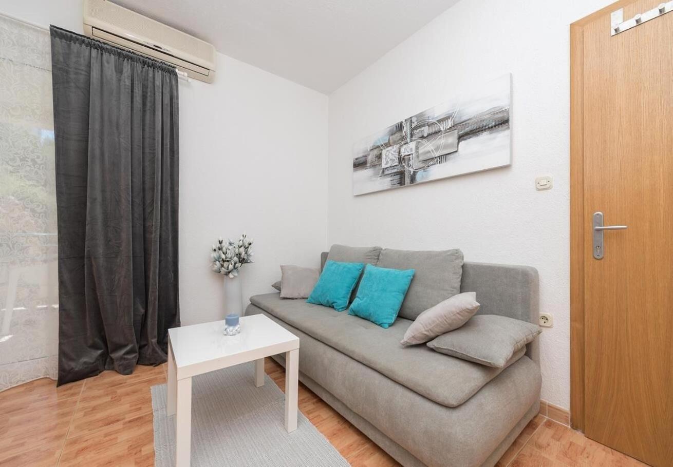 Apartments Ivi - 100 M From Pebble Beach Drasnice Bagian luar foto