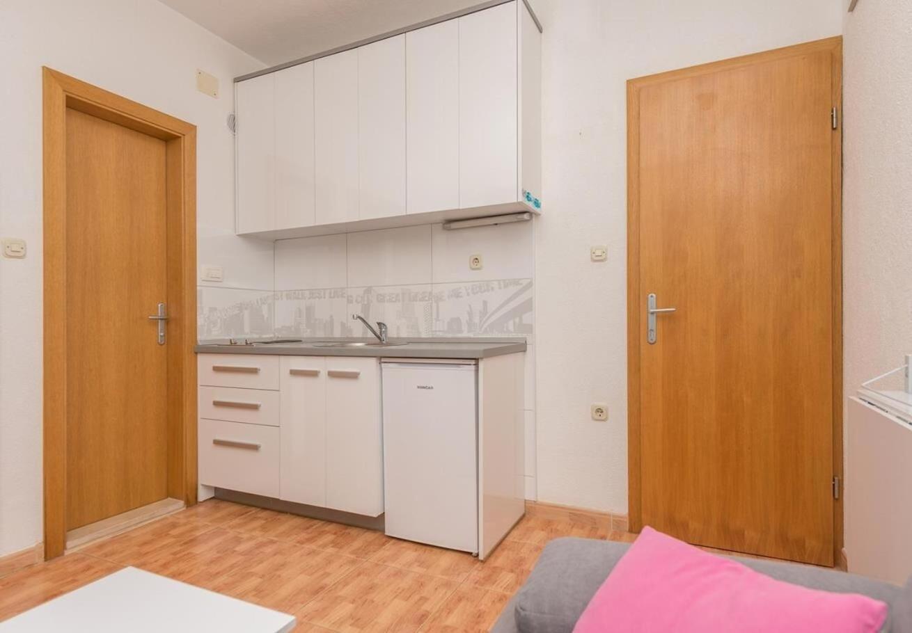 Apartments Ivi - 100 M From Pebble Beach Drasnice Bagian luar foto