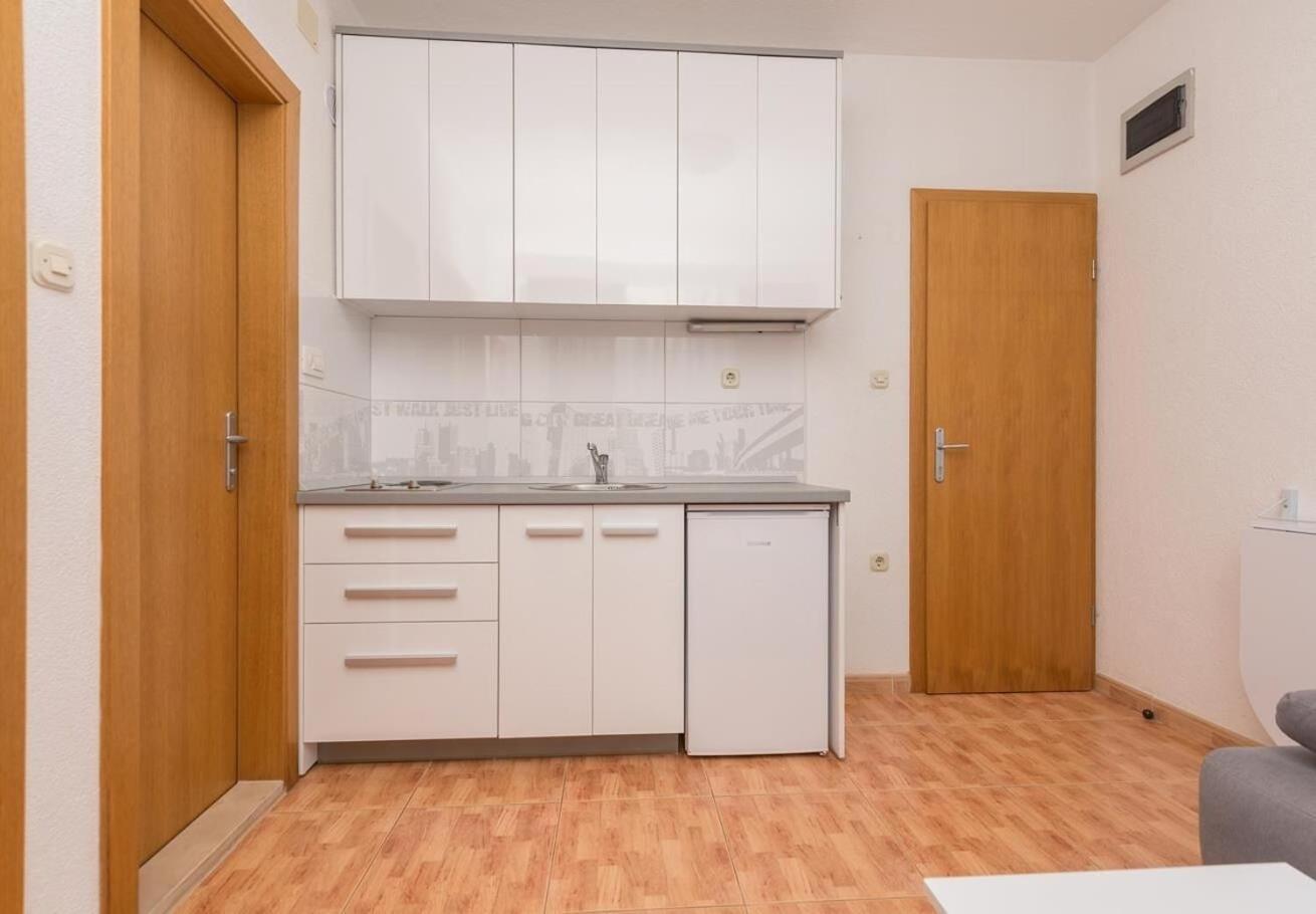Apartments Ivi - 100 M From Pebble Beach Drasnice Bagian luar foto