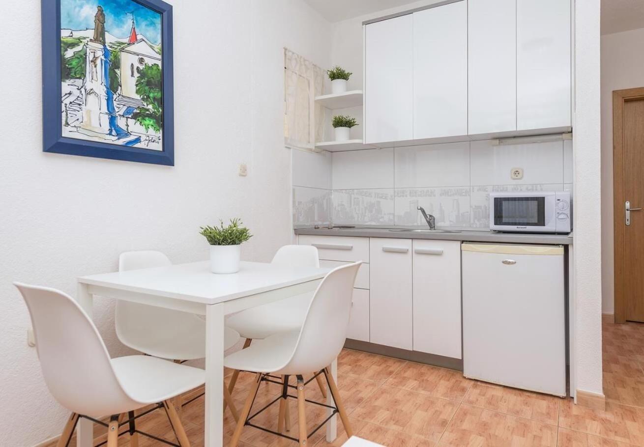 Apartments Ivi - 100 M From Pebble Beach Drasnice Bagian luar foto
