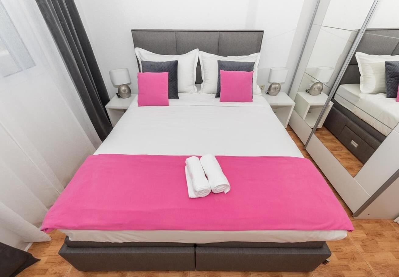Apartments Ivi - 100 M From Pebble Beach Drasnice Bagian luar foto