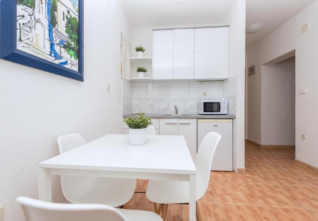 Apartments Ivi - 100 M From Pebble Beach Drasnice Bagian luar foto