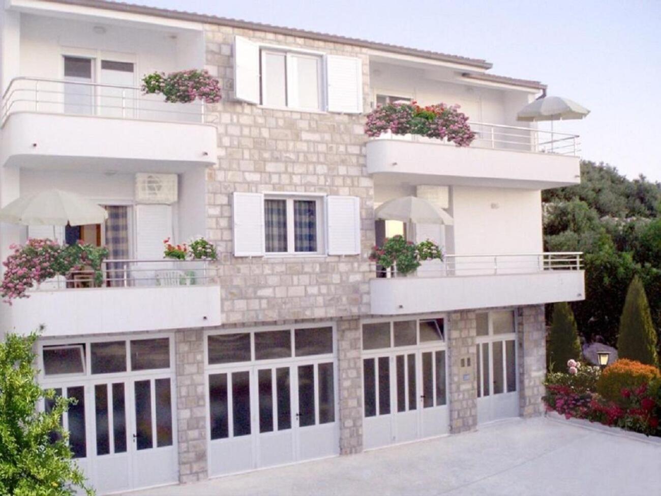 Apartments Ivi - 100 M From Pebble Beach Drasnice Bagian luar foto