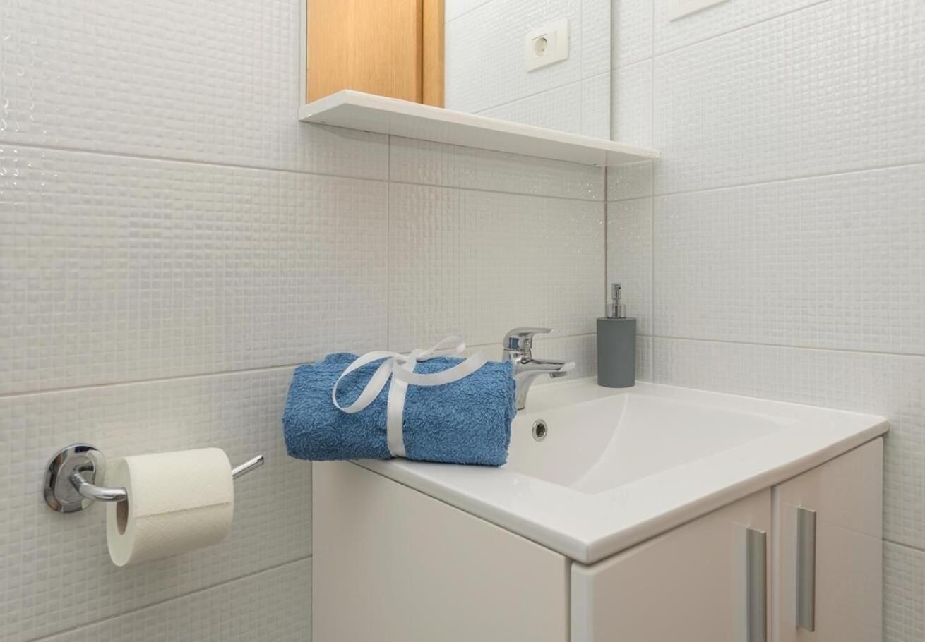 Apartments Ivi - 100 M From Pebble Beach Drasnice Bagian luar foto